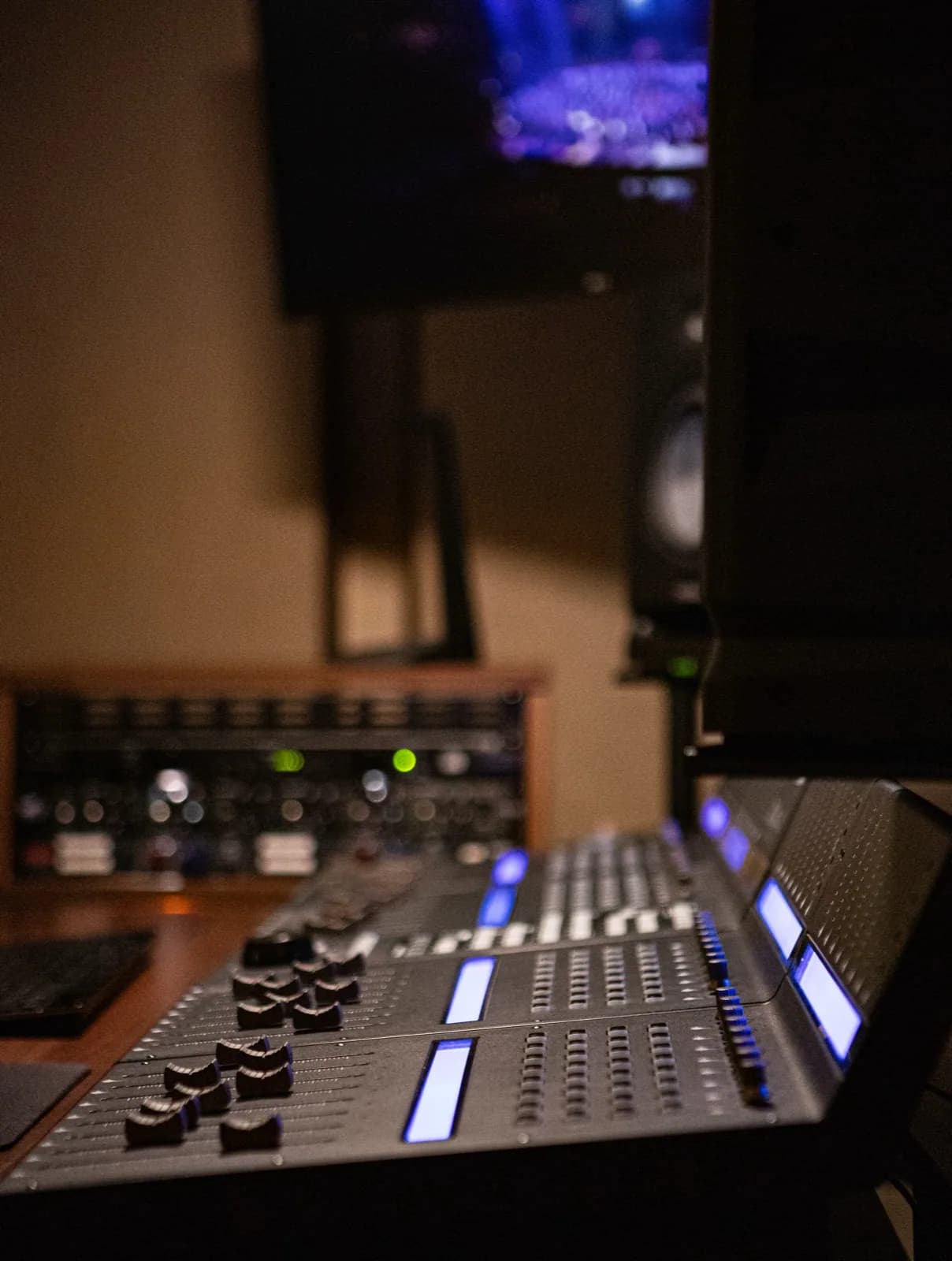 Detalj analognih mikrofonskih predpojačala u Studio4